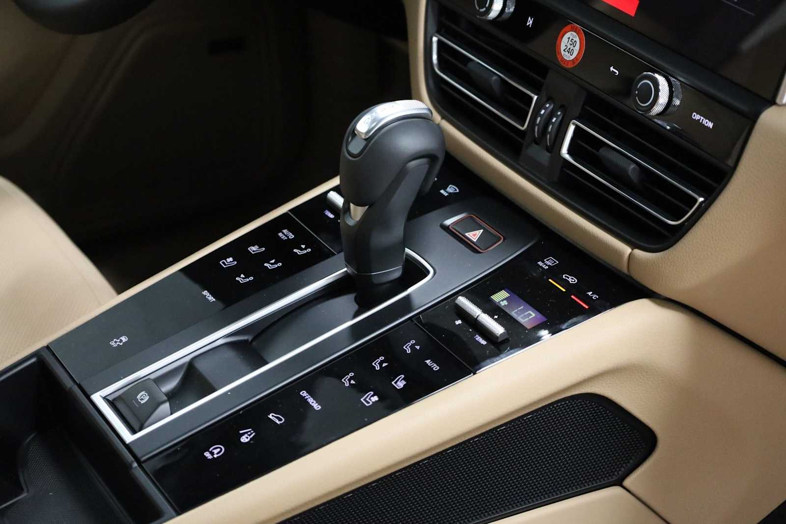 Thumbnail: 2026 Porsche Macan - 20