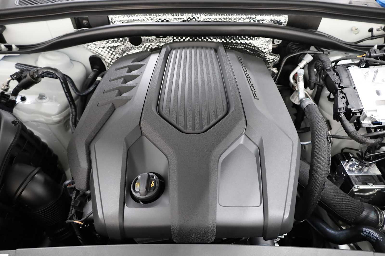 Thumbnail: 2025 Porsche Macan - 37
