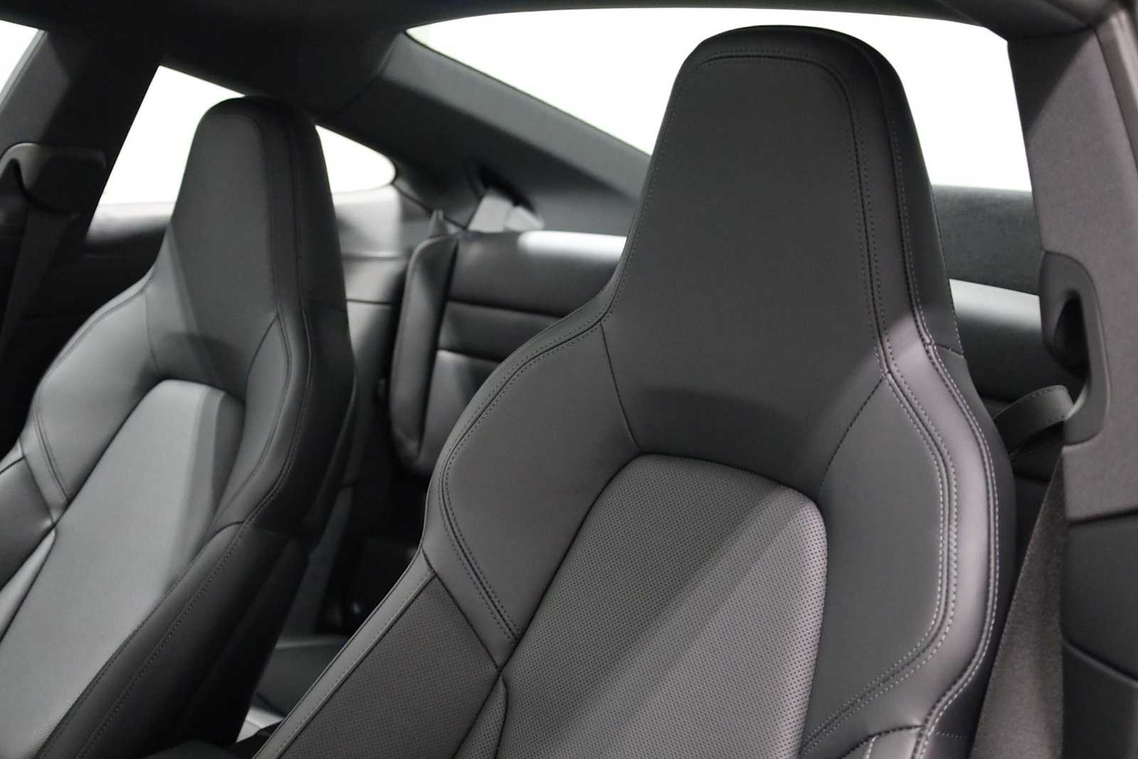 Thumbnail: 2025 Porsche 911 - 18