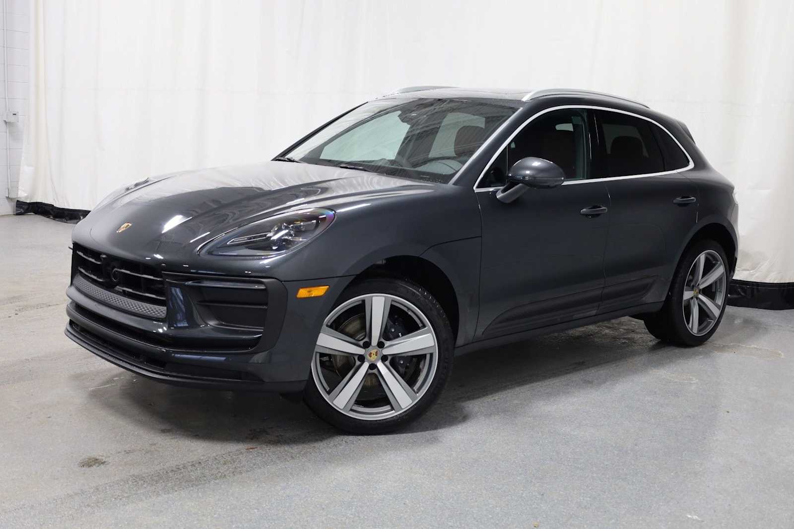 Thumbnail: 2026 Porsche Macan - 1