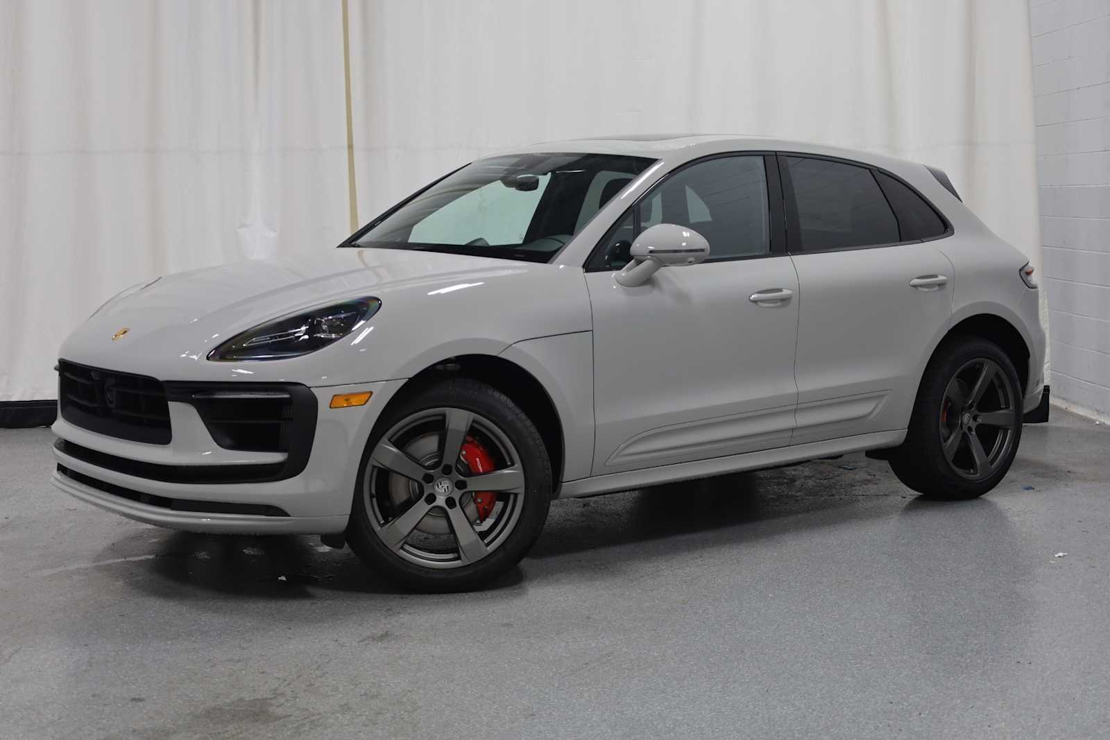 Thumbnail: 2025 Porsche Macan - 1