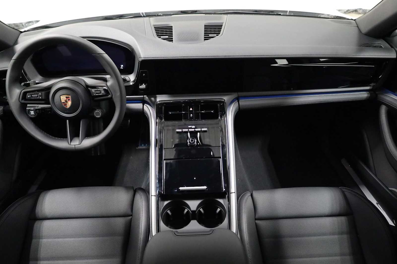 Thumbnail: 2026 Porsche Panamera - 25