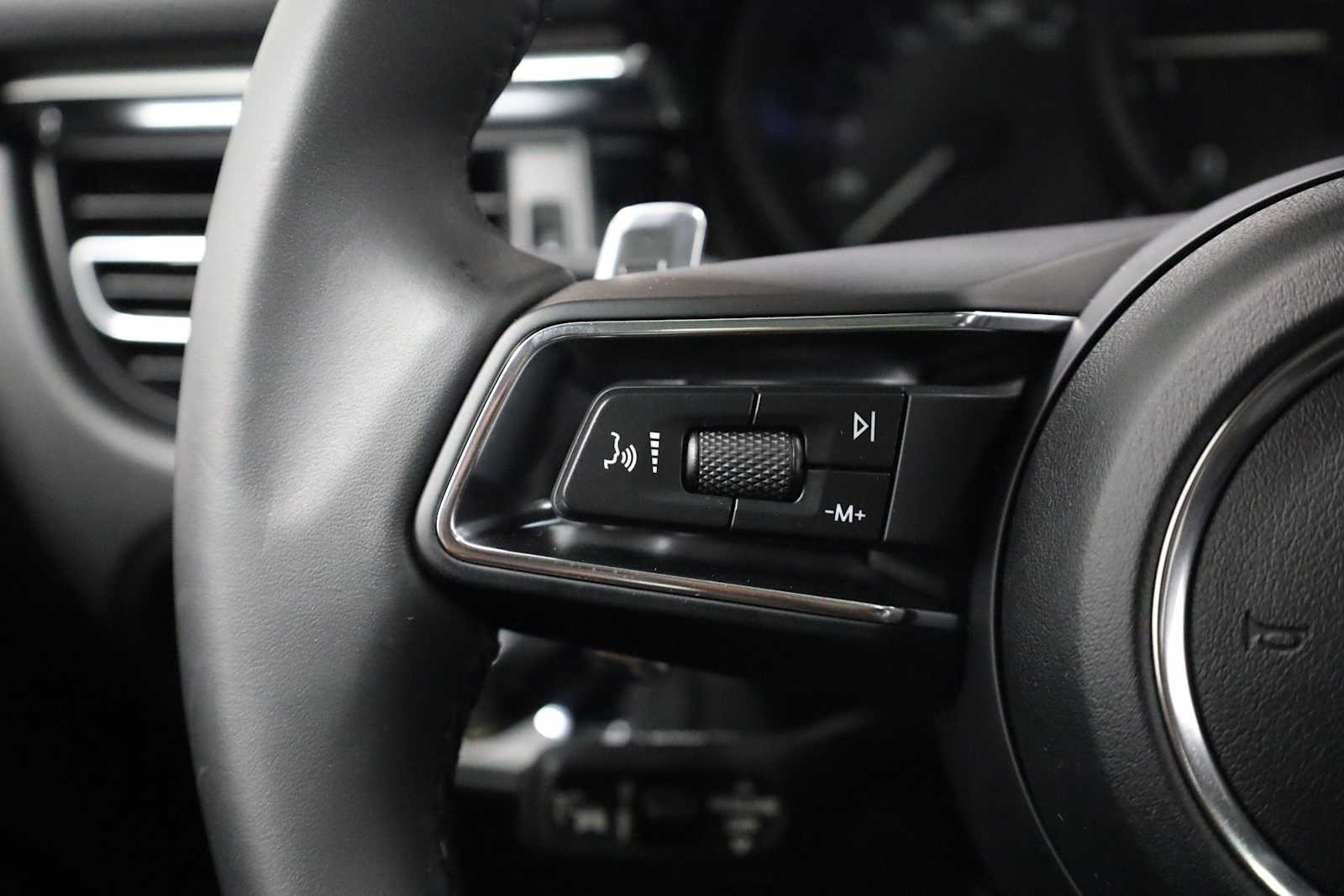 Thumbnail: 2026 Porsche Macan - 27