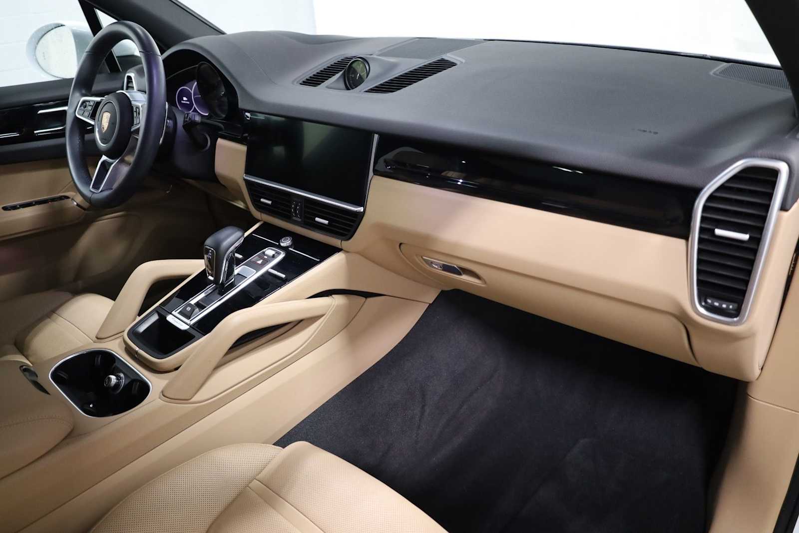 Thumbnail: 2023 Porsche Cayenne - 6