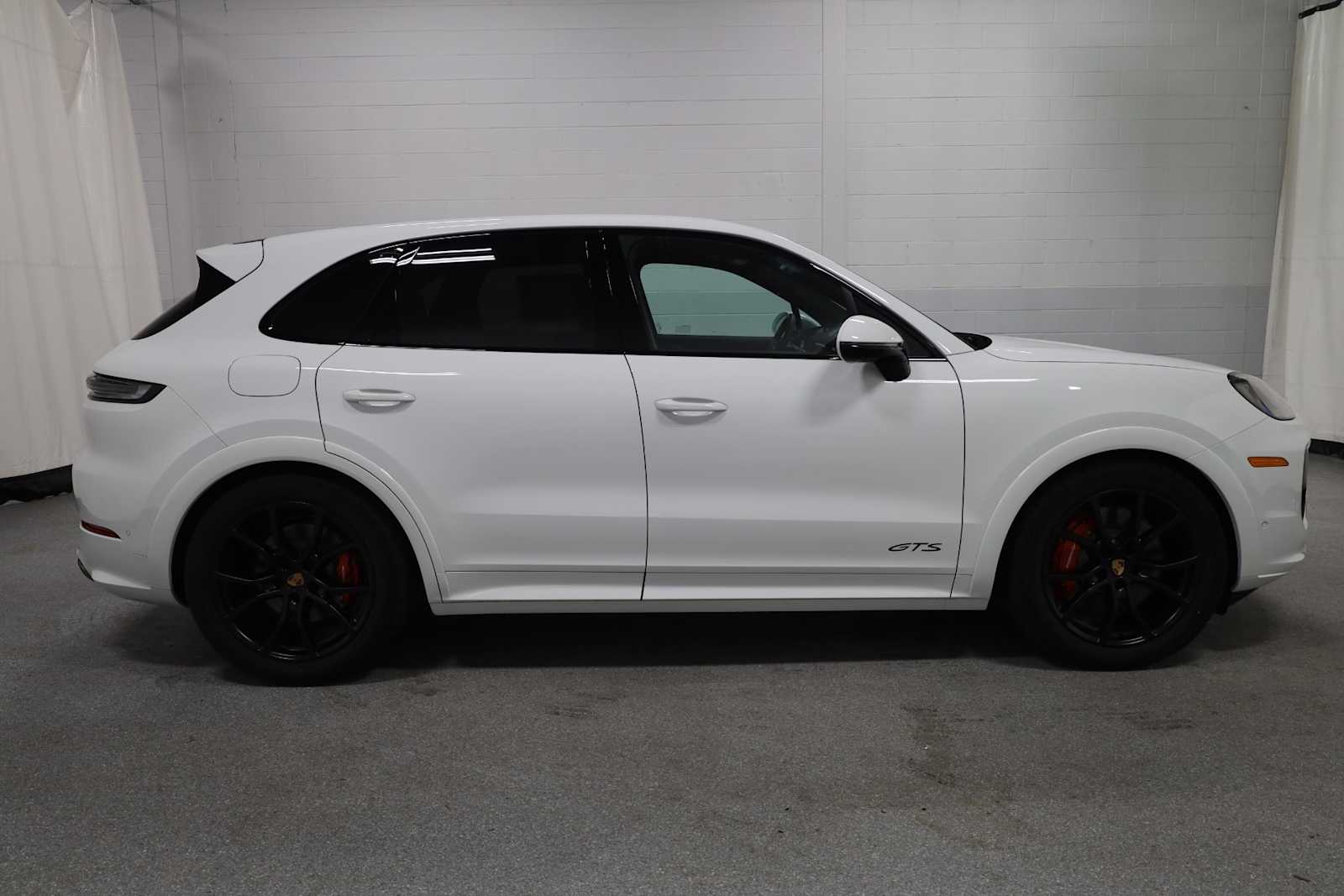 Thumbnail: 2025 Porsche Cayenne - 10