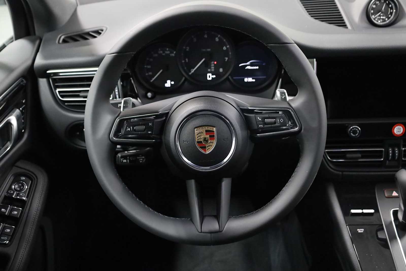 Thumbnail: 2025 Porsche Macan - 25