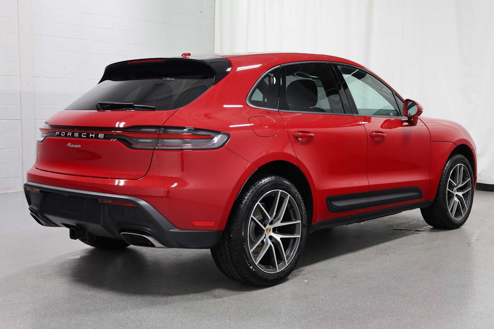 Thumbnail: 2025 Porsche Macan - 8