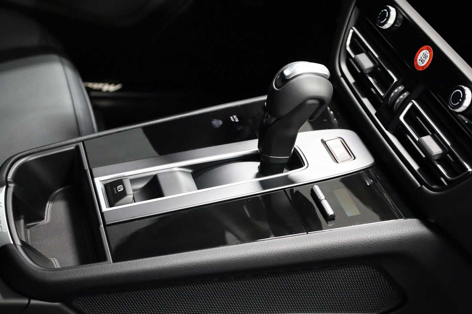 Thumbnail: 2026 Porsche Macan - 21