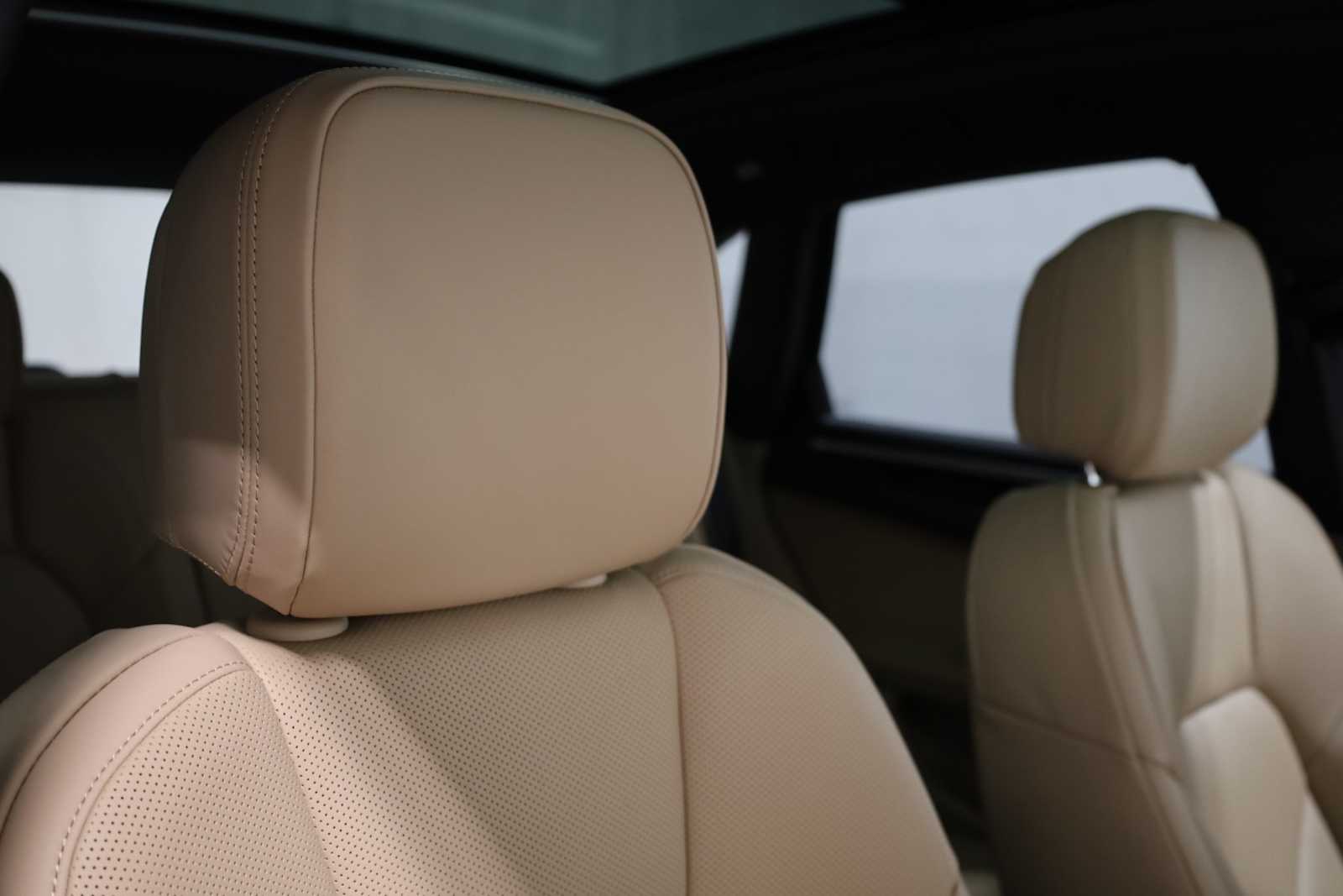 Thumbnail: 2026 Porsche Macan - 22