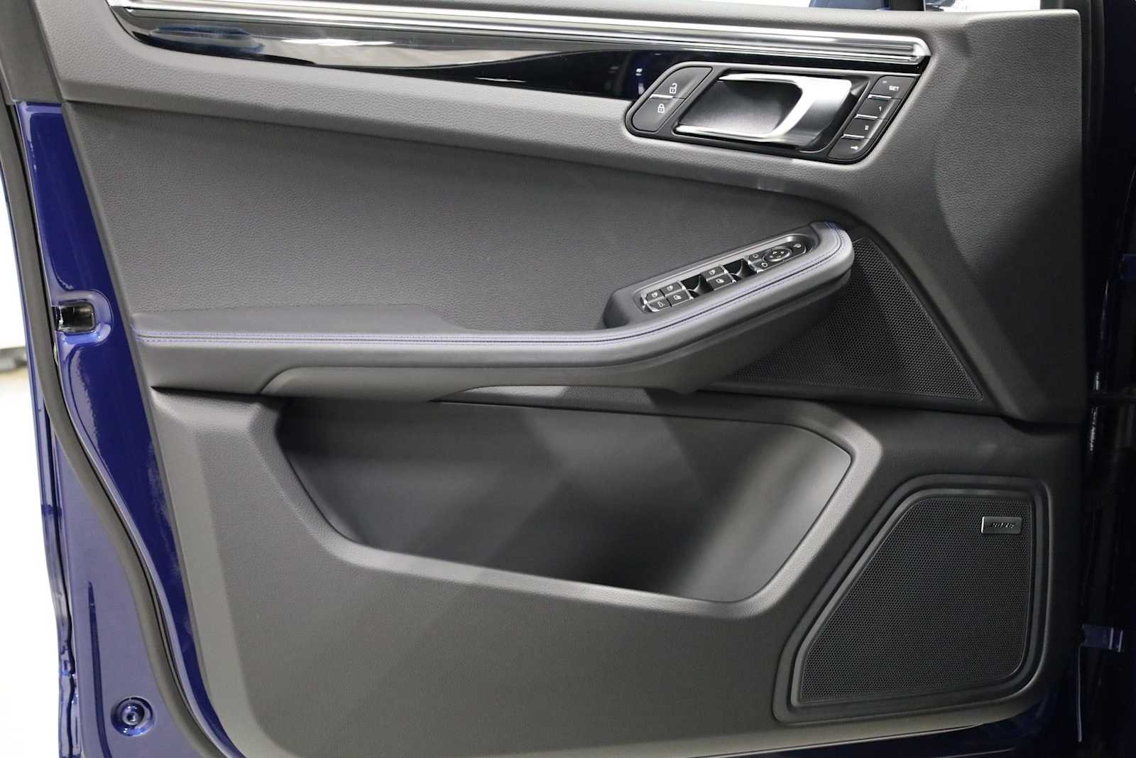 Thumbnail: 2026 Porsche Macan - 16