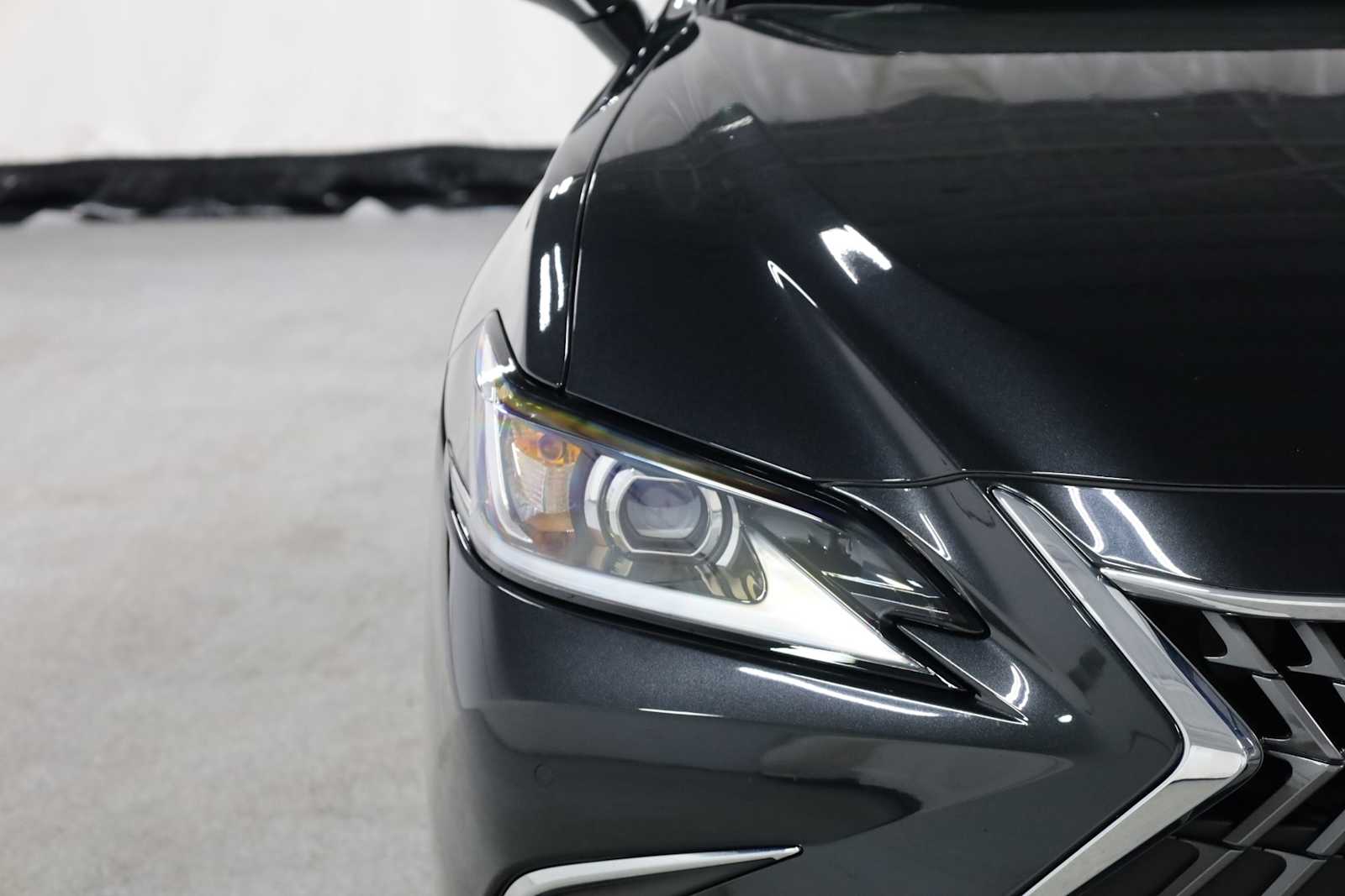 Thumbnail: 2023 Lexus ES - 15