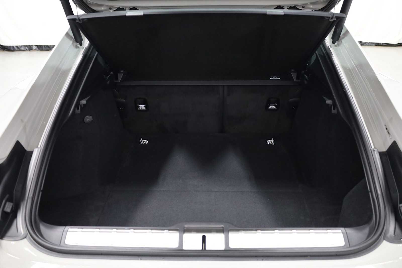 Thumbnail: 2026 Porsche Panamera - 39