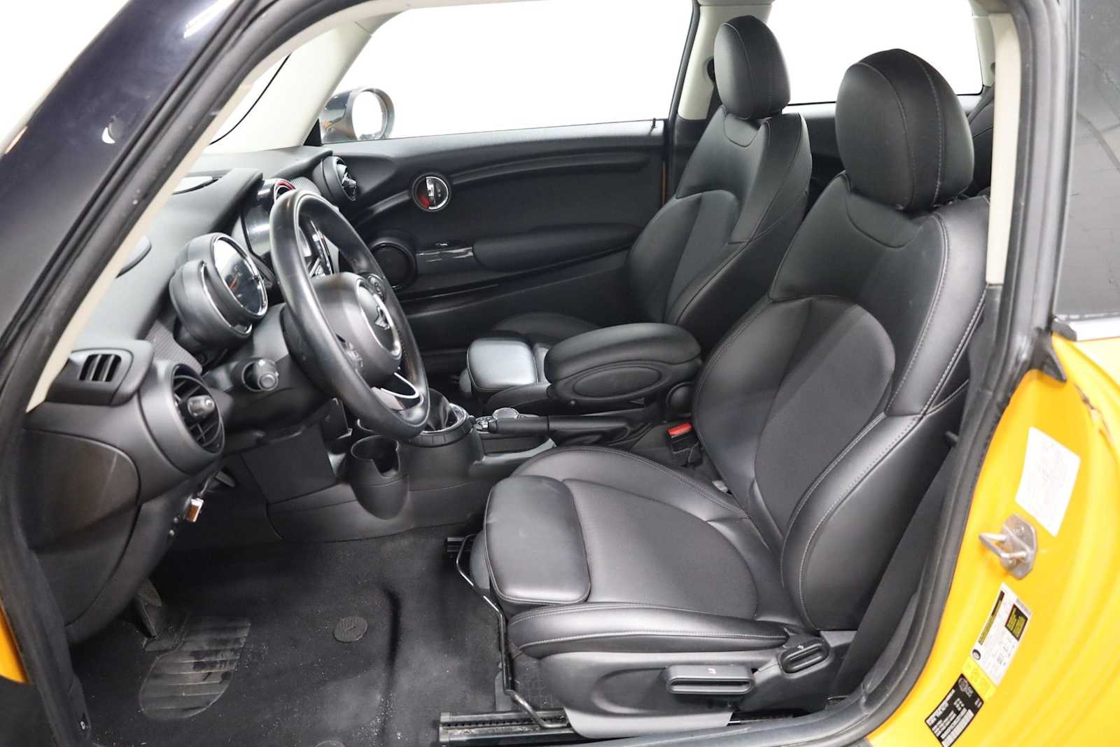 Thumbnail: 2016 MINI Cooper Hardtop - 5