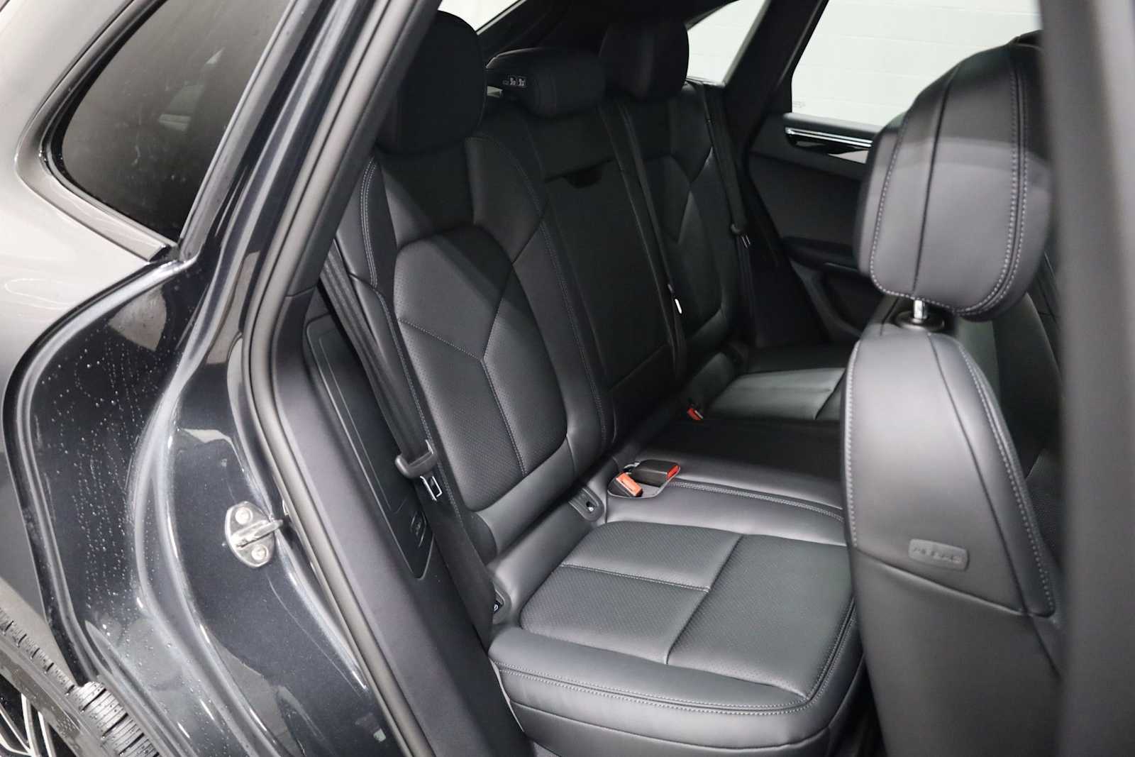 Thumbnail: 2026 Porsche Macan - 36