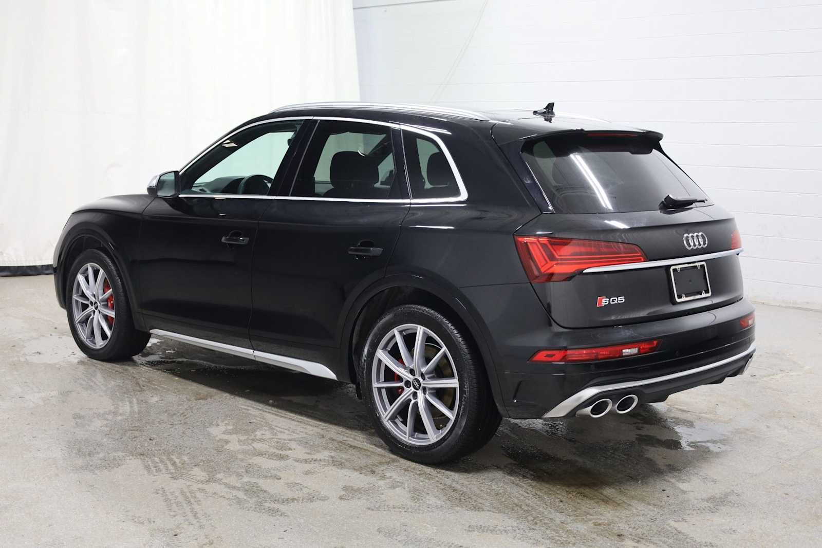 Thumbnail: 2024 Audi SQ5 - 3