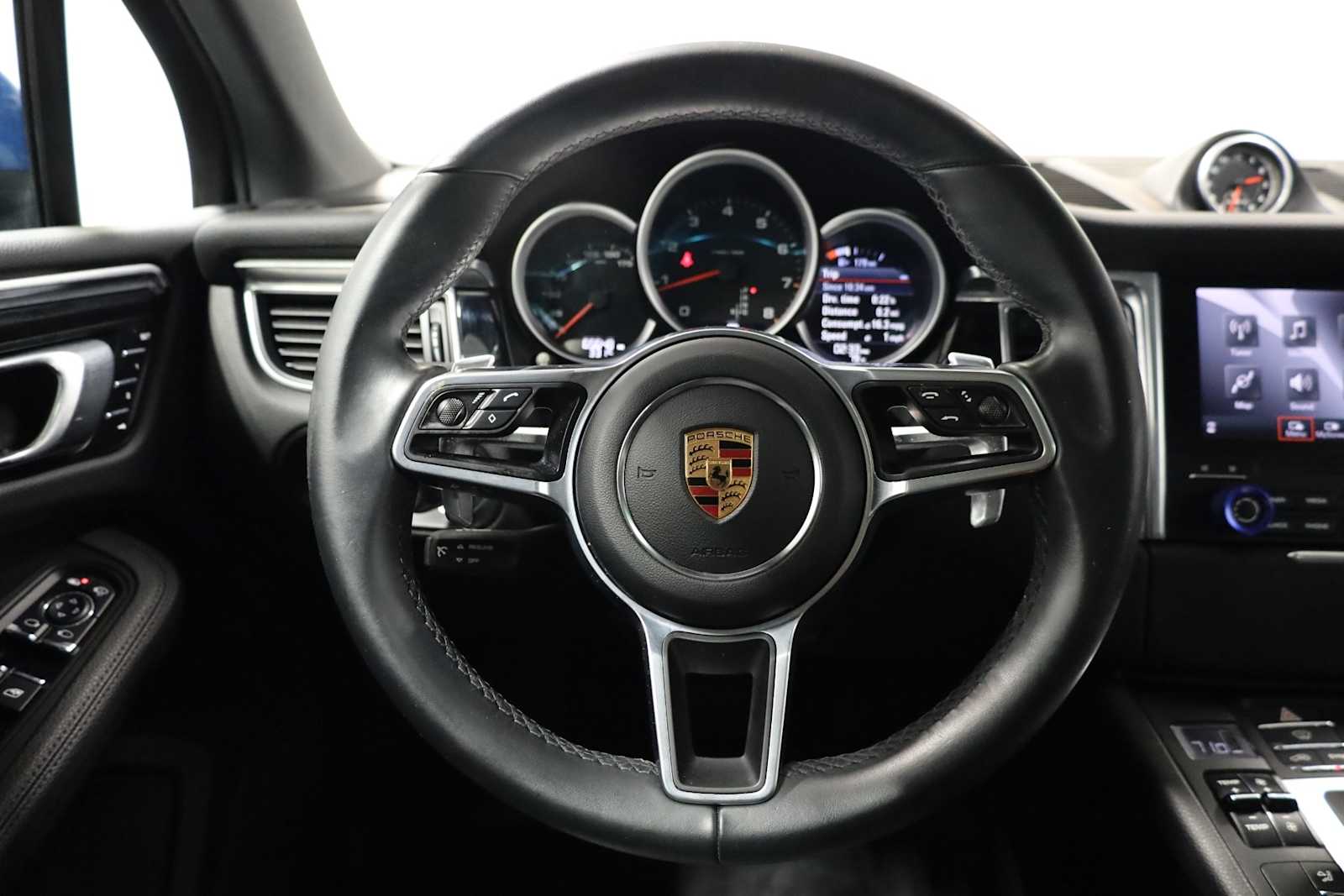 Thumbnail: 2018 Porsche Macan - 26