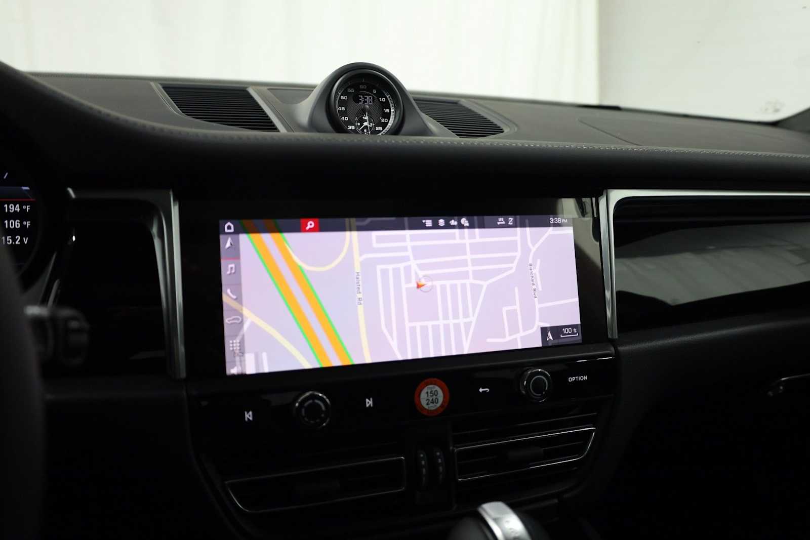 Thumbnail: 2026 Porsche Macan - 33