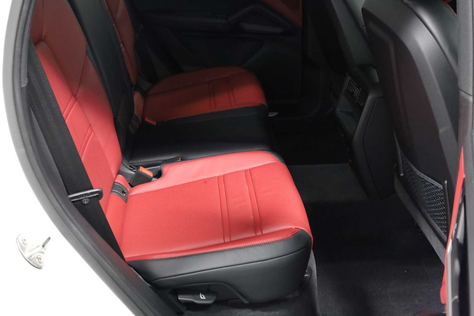 2024 Porsche Cayenne Base 32