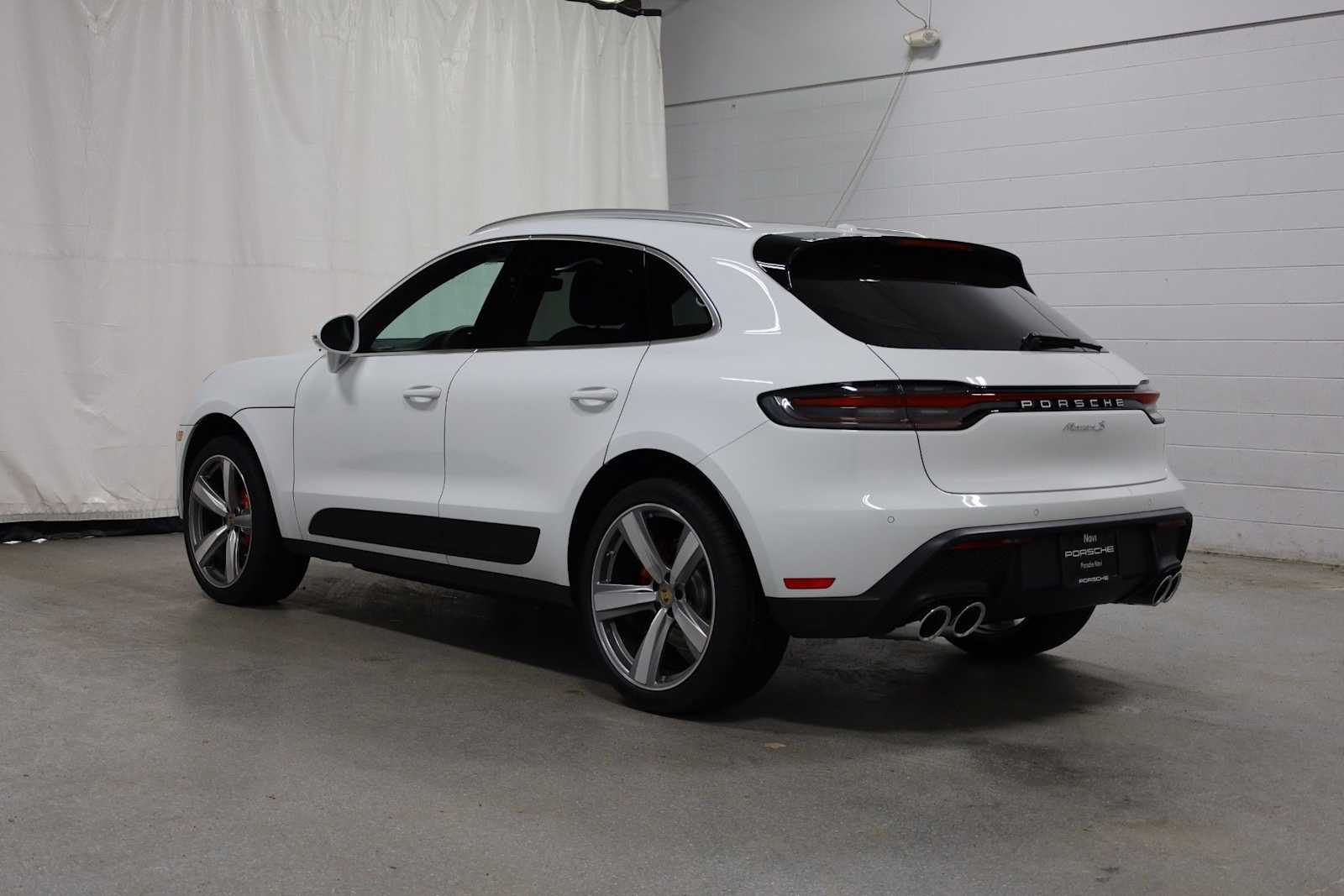Thumbnail: 2026 Porsche Macan - 3