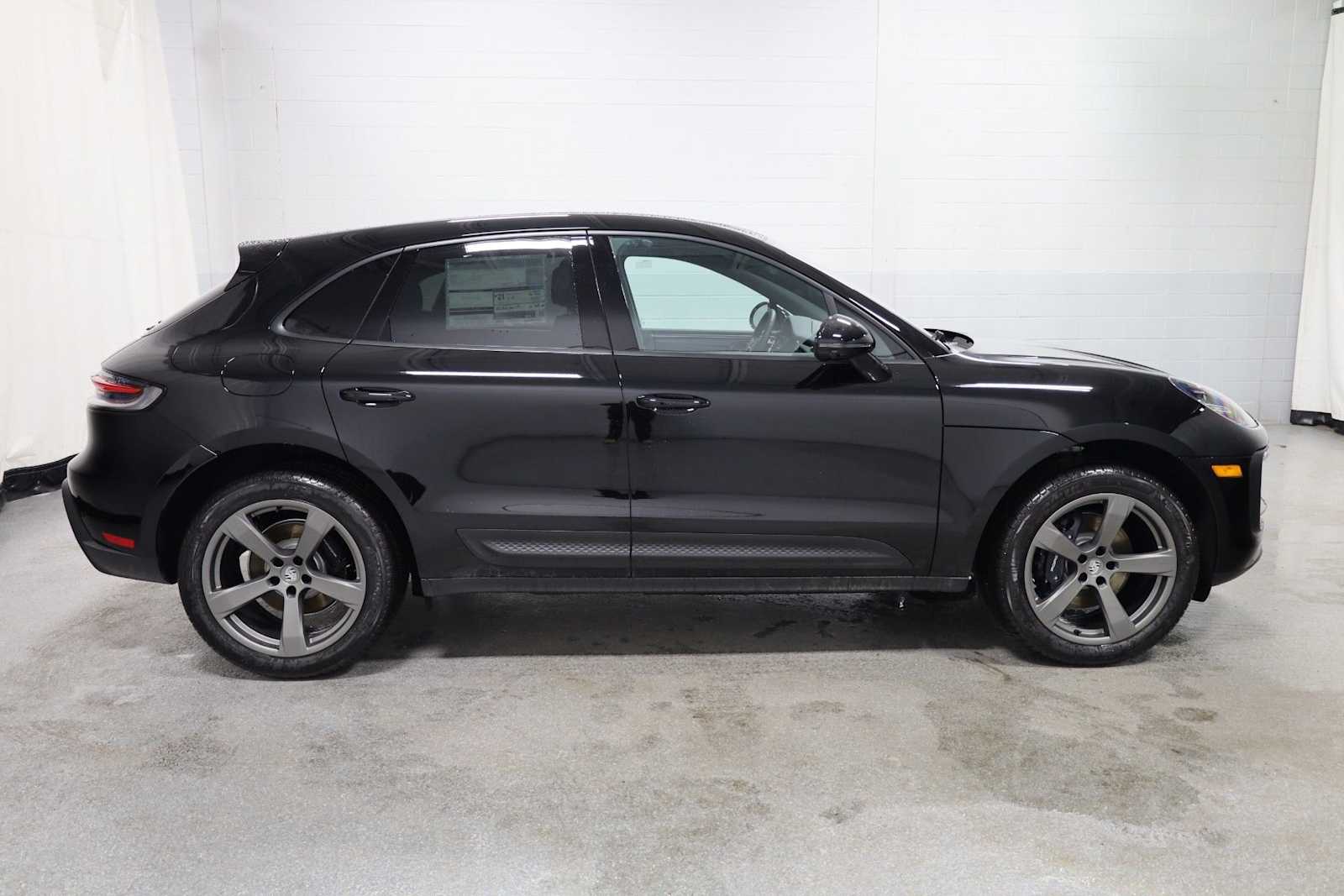 Thumbnail: 2026 Porsche Macan - 10