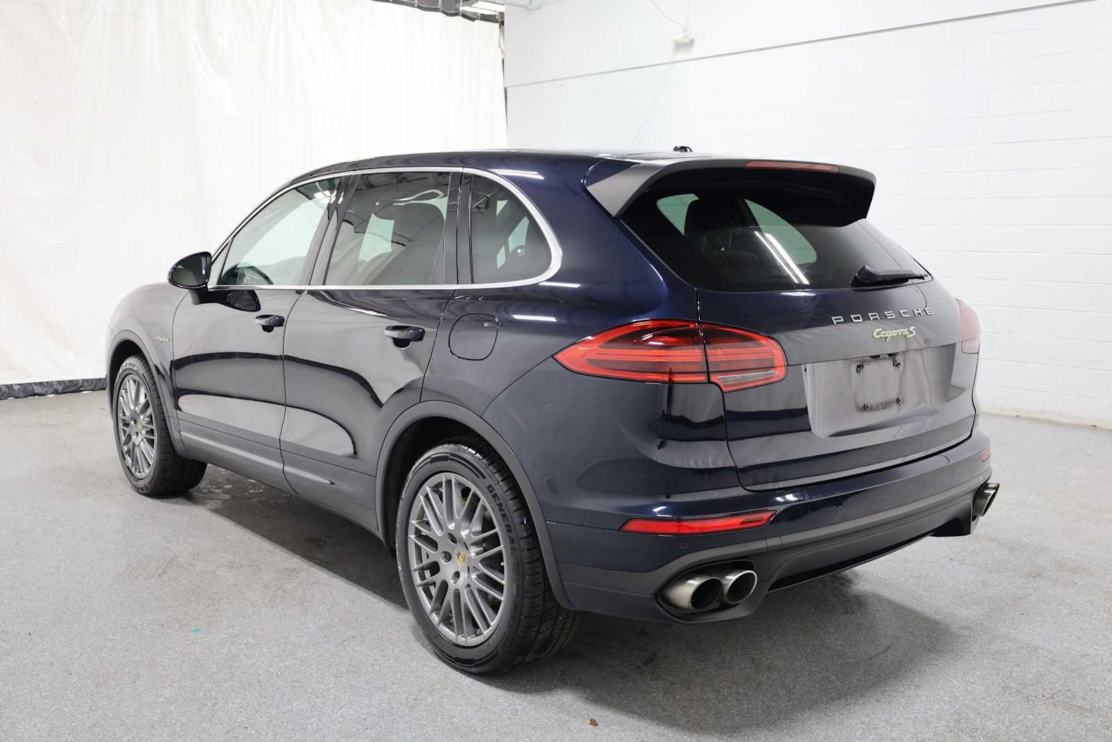 Thumbnail: 2016 Porsche Cayenne - 3