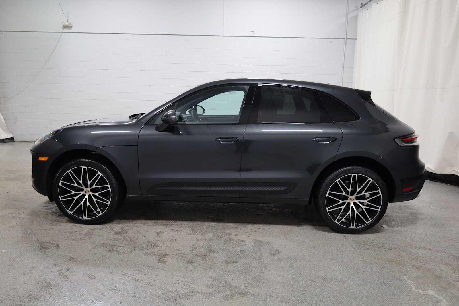 Thumbnail: 2026 Porsche Macan - 2