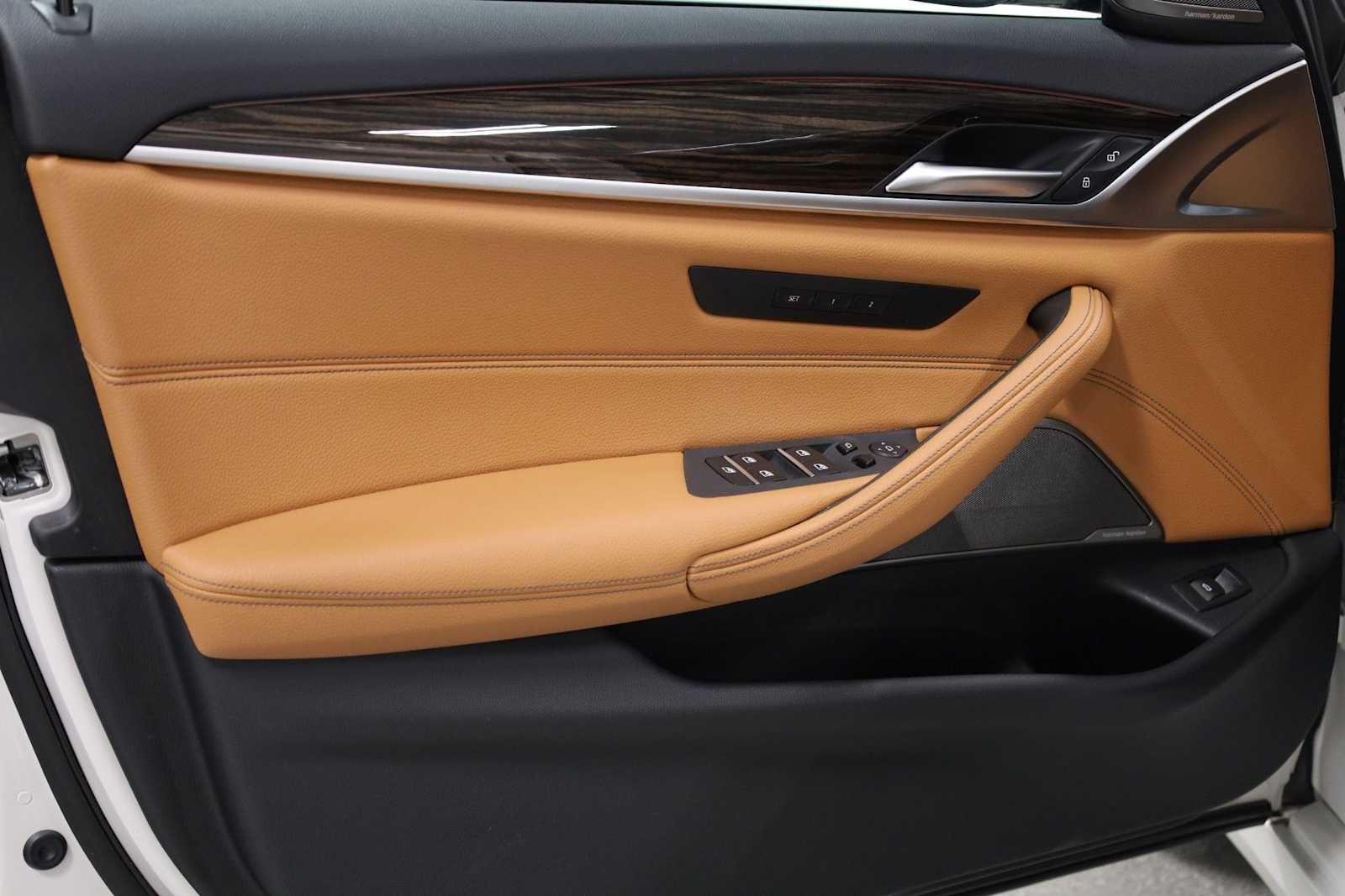 Thumbnail: 2022 BMW 5 Series - 16