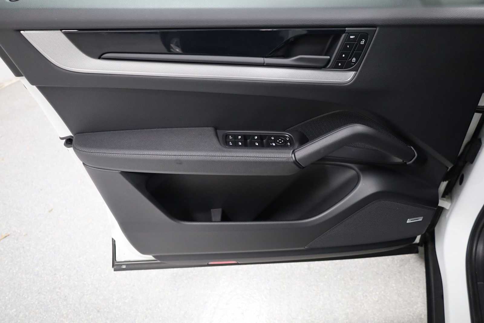 Thumbnail: 2024 Porsche Cayenne - 16