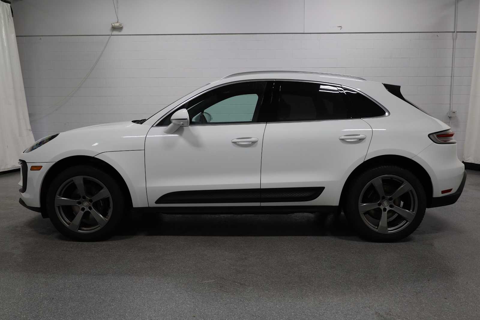 Thumbnail: 2023 Porsche Macan - 2