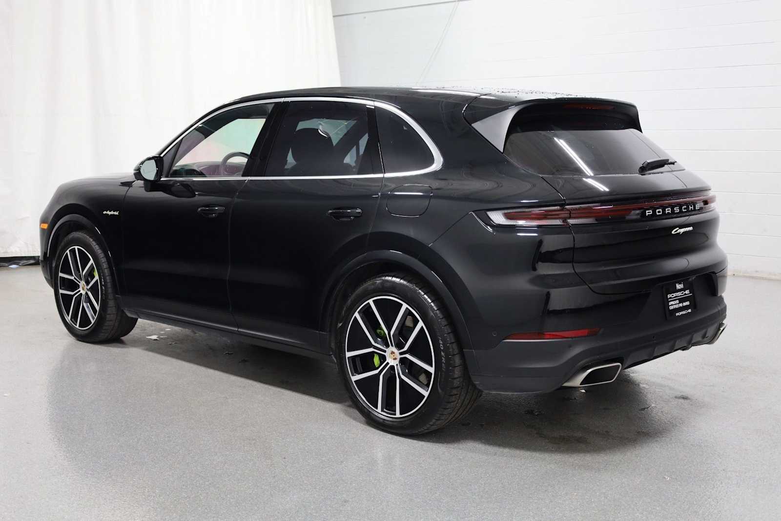 Thumbnail: 2025 Porsche Cayenne - 3