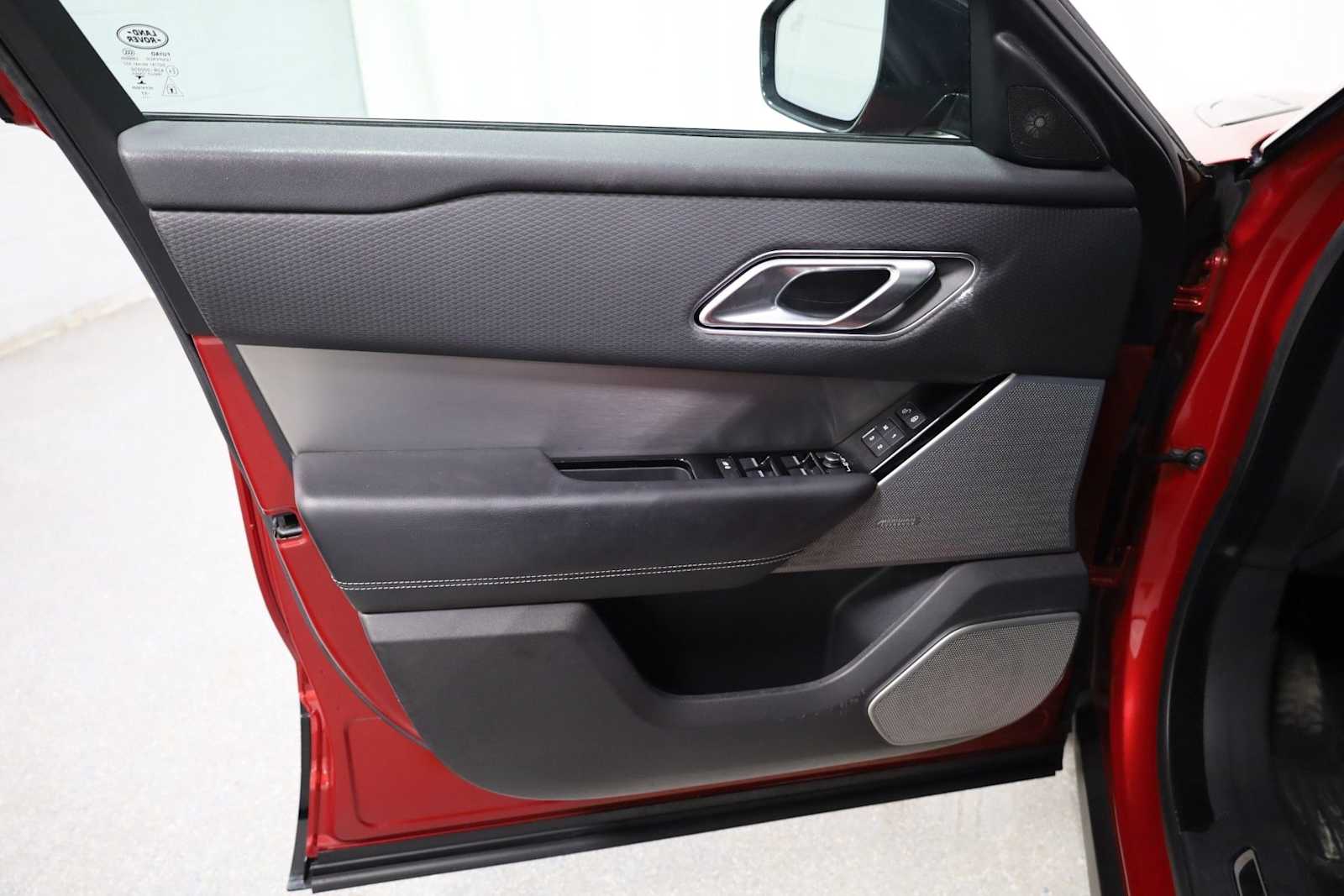 Thumbnail: 2018 Land Rover Range Rover Velar - 16