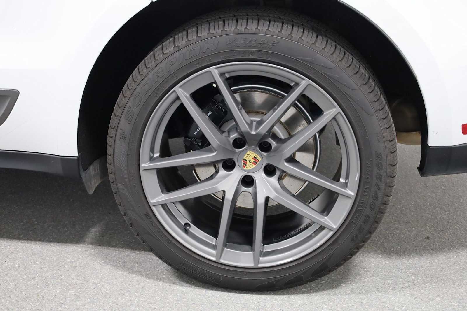 Thumbnail: 2025 Porsche Macan - 39