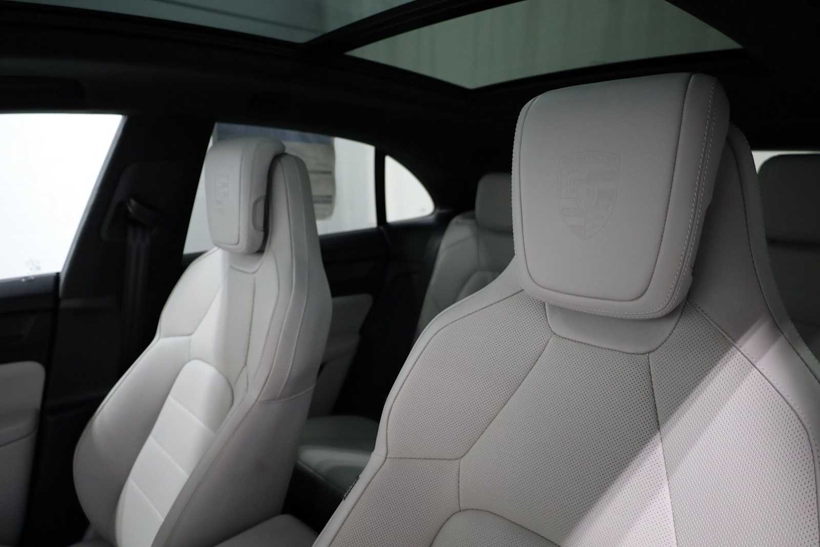 Thumbnail: 2025 Porsche Macan - 18
