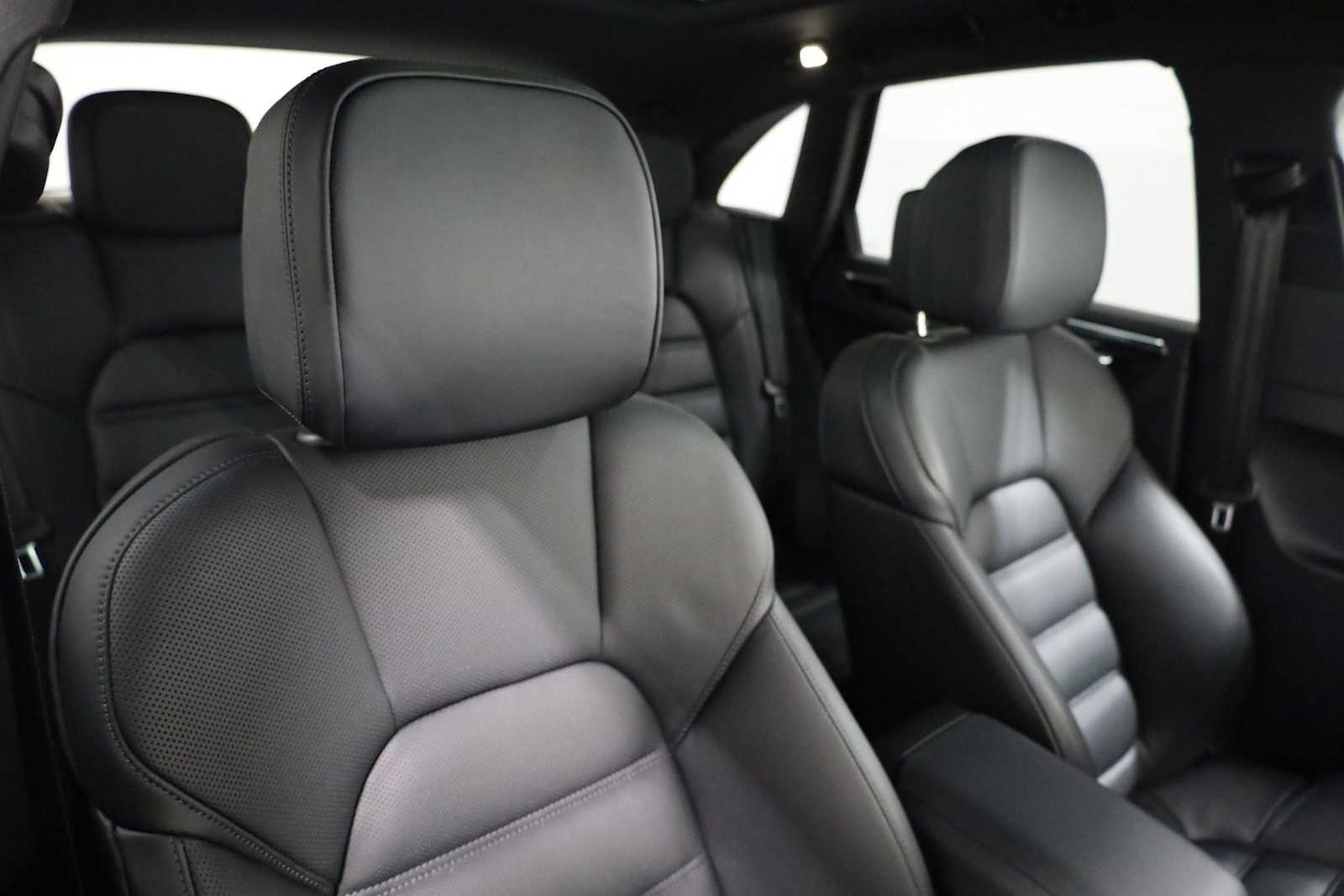 Thumbnail: 2026 Porsche Macan - 22