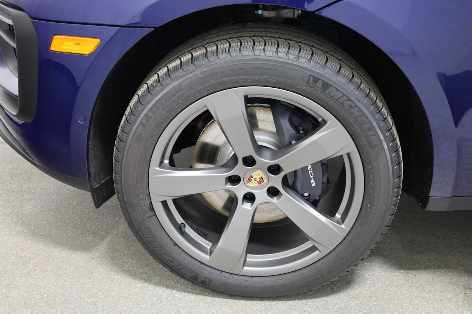 Thumbnail: 2026 Porsche Macan - 40