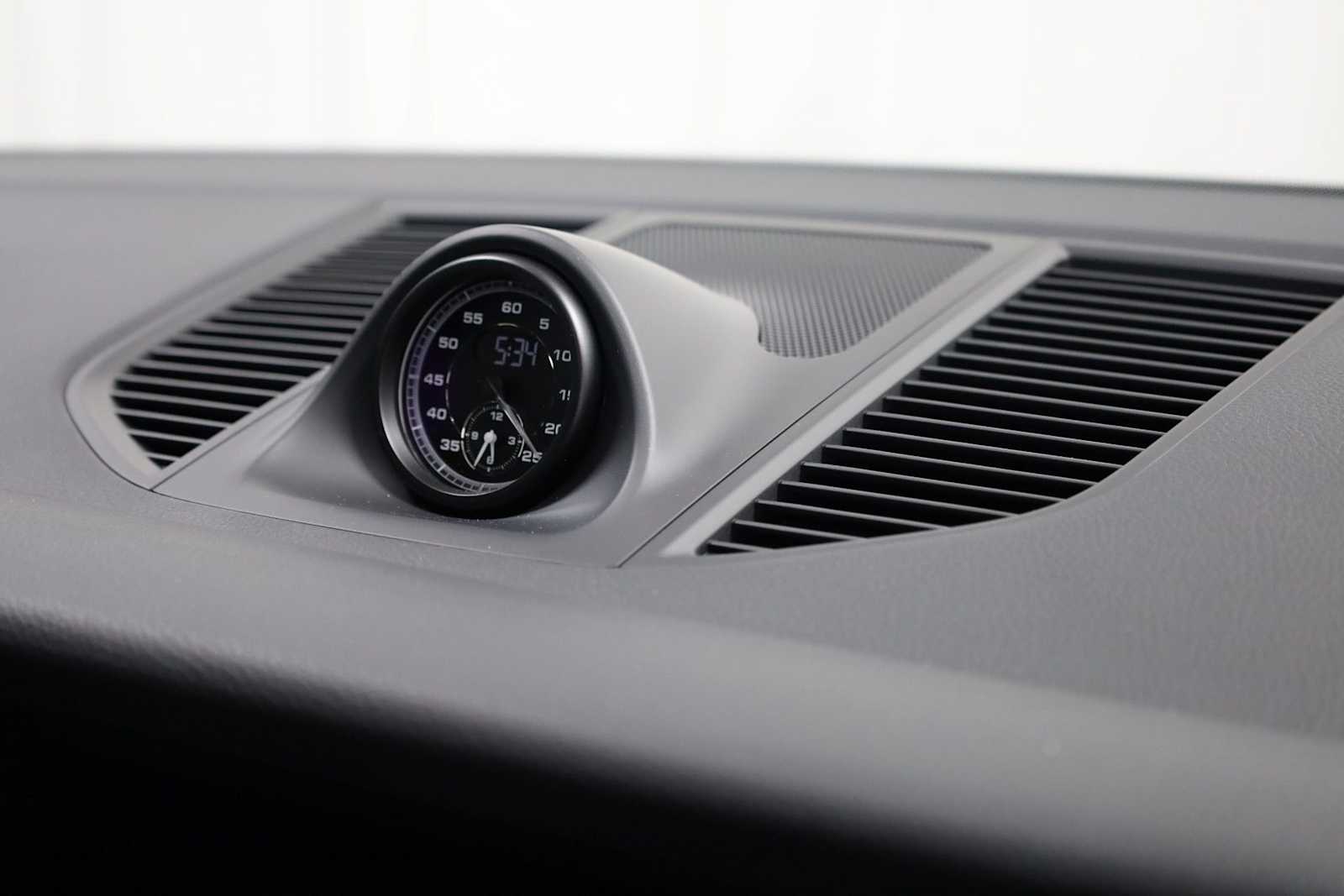 Thumbnail: 2026 Porsche Macan - 23