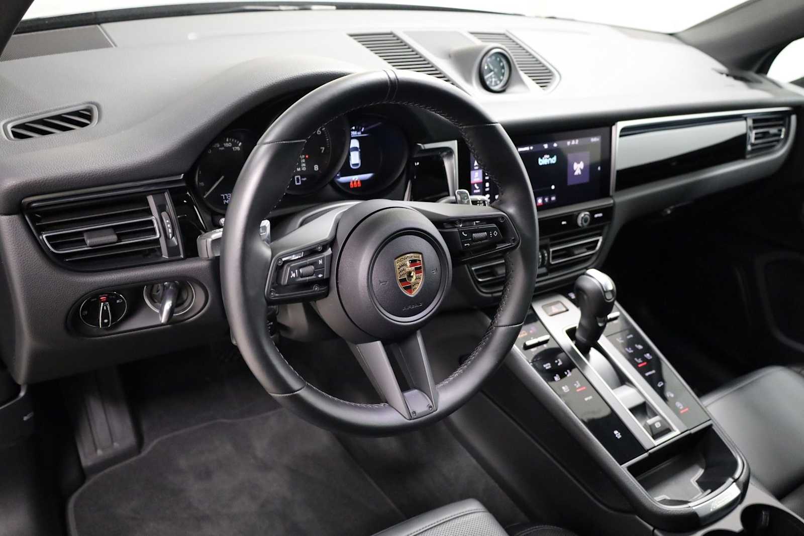 Thumbnail: 2024 Porsche Macan - 4