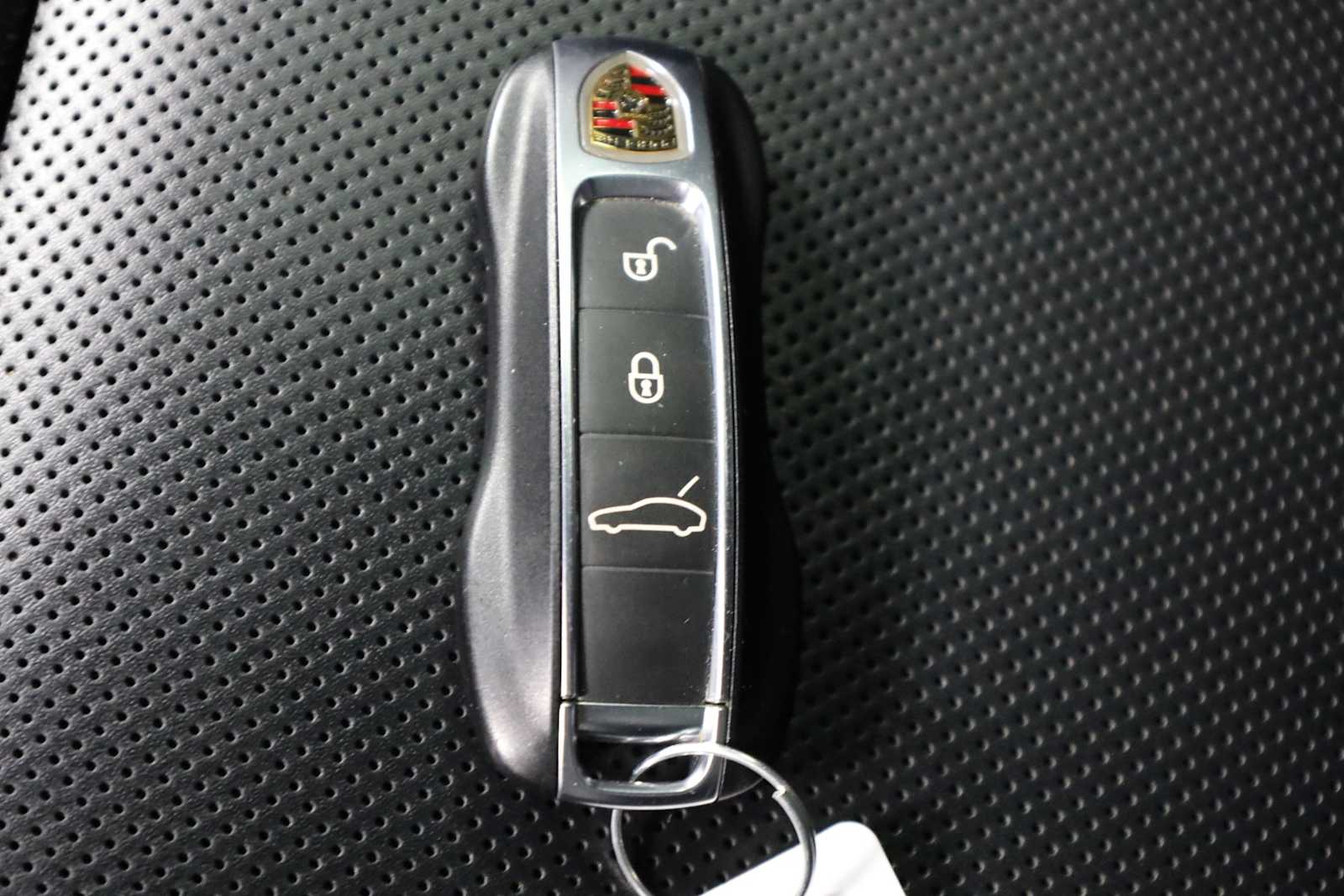 Thumbnail: 2018 Porsche Panamera - 42