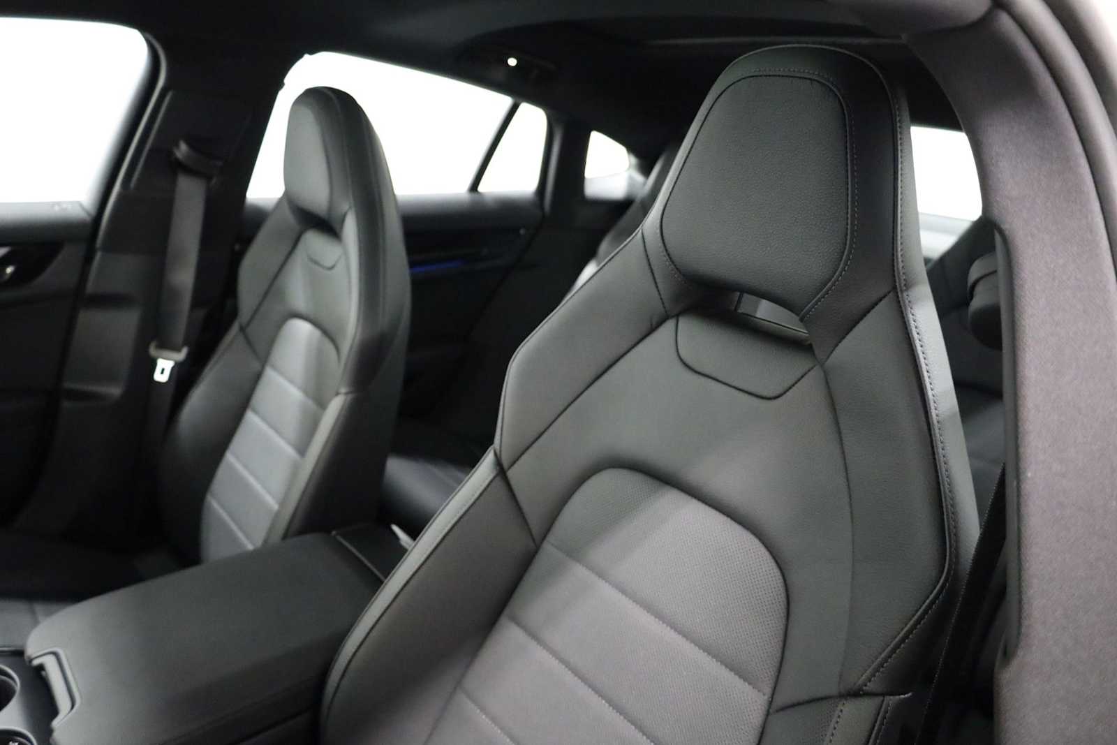 Thumbnail: 2026 Porsche Panamera - 18