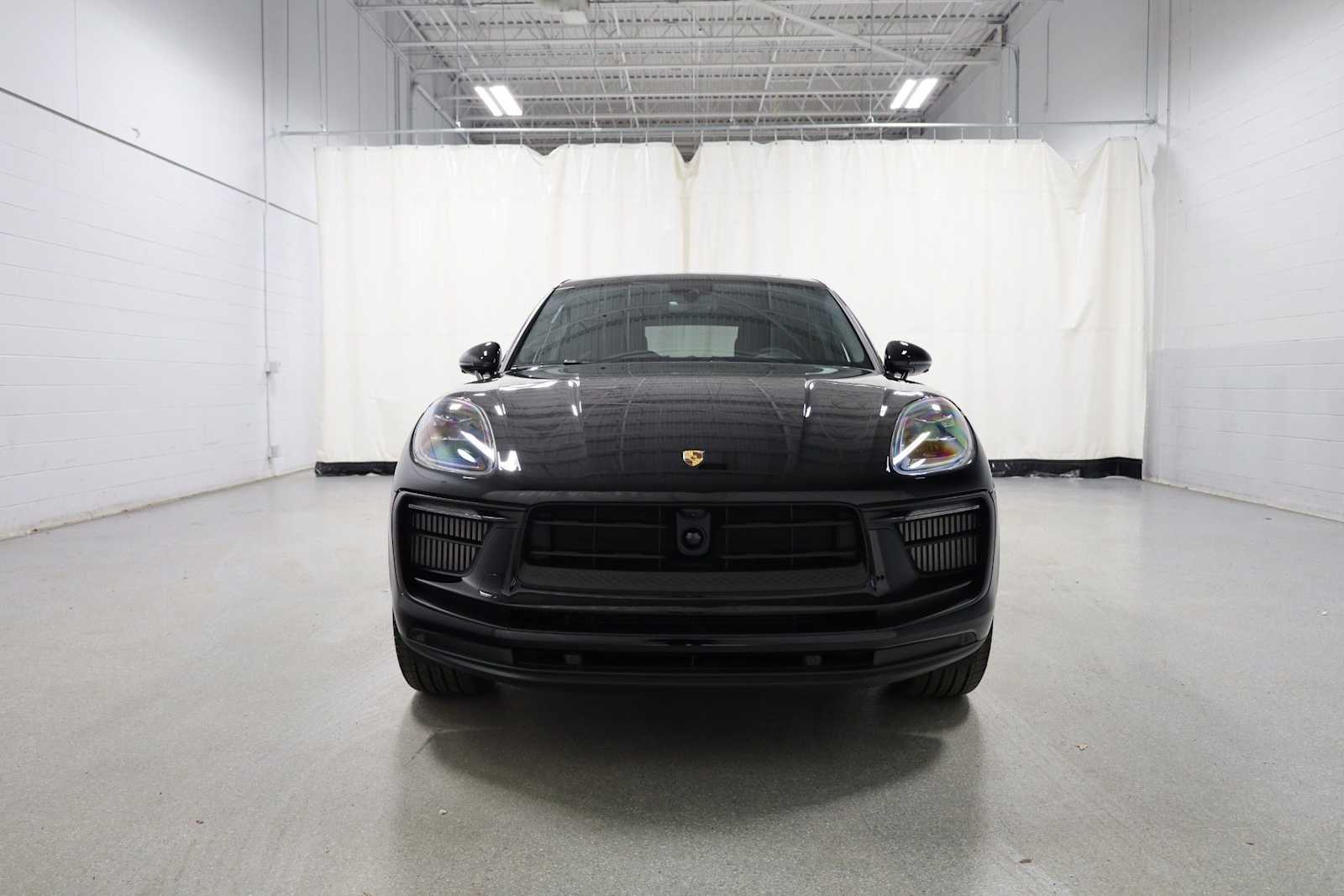 Thumbnail: 2026 Porsche Macan - 13