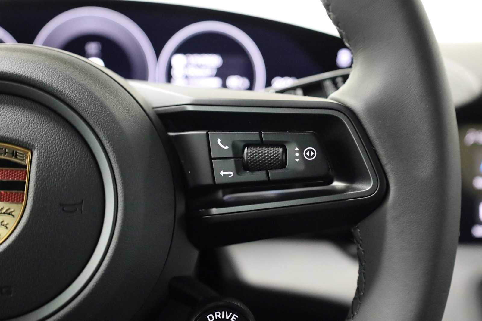 Thumbnail: 2025 Porsche Taycan - 25