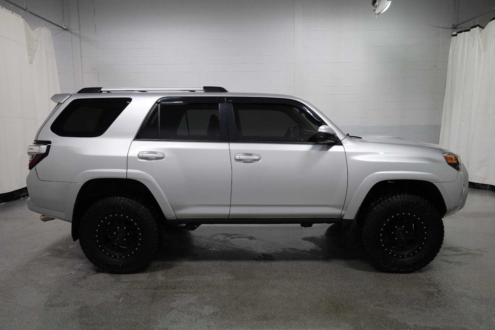 Thumbnail: 2014 Toyota 4Runner - 10