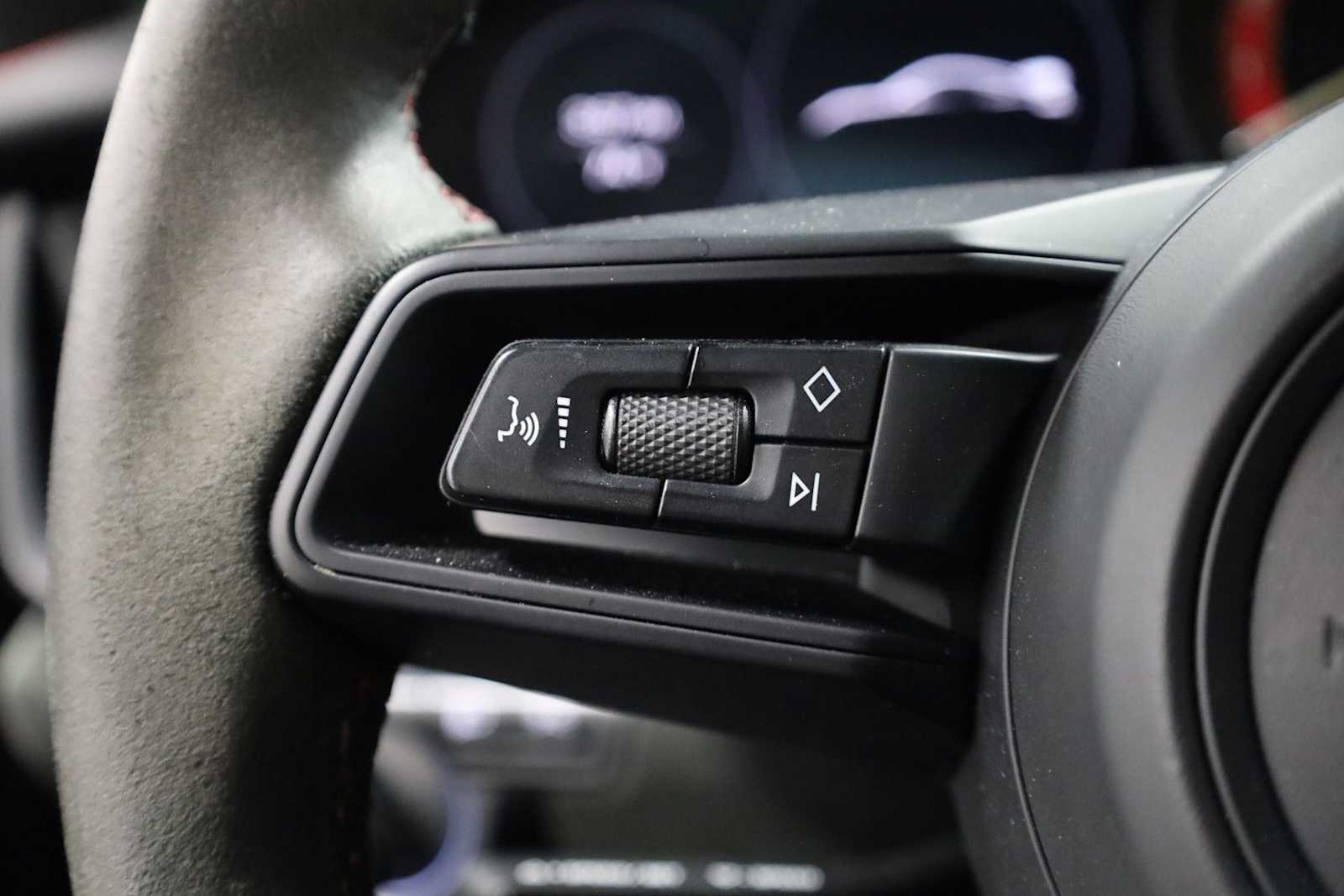 Thumbnail: 2023 Porsche 911 - 25