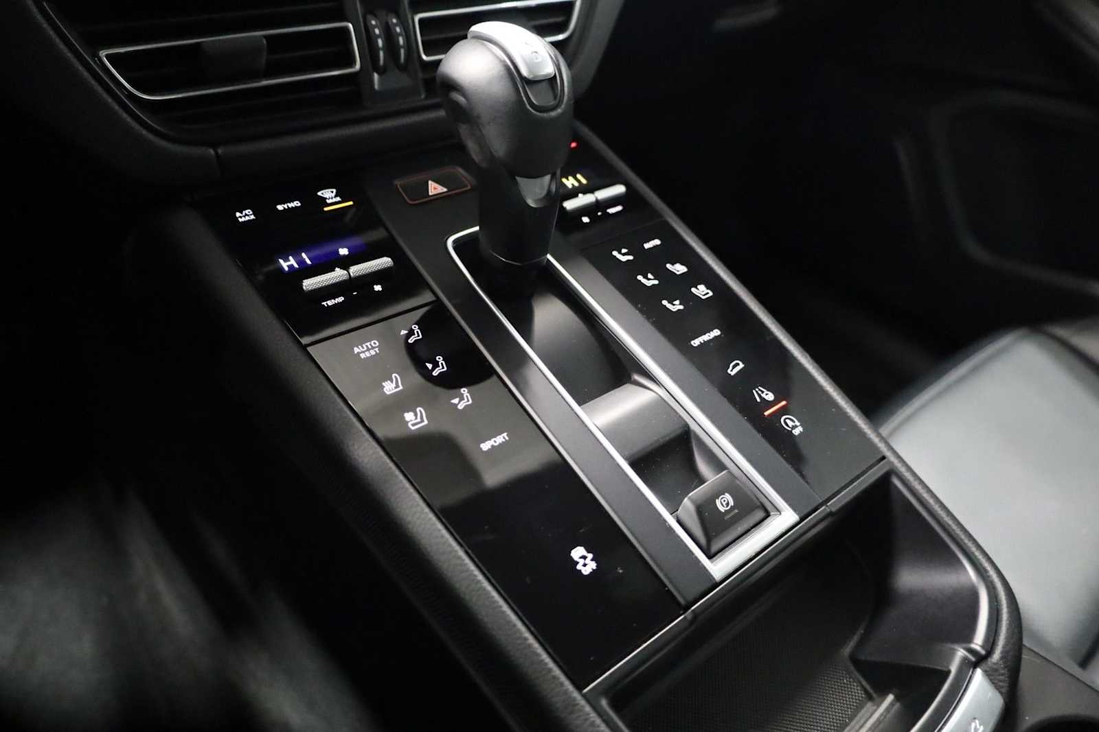 Thumbnail: 2023 Porsche Macan - 29