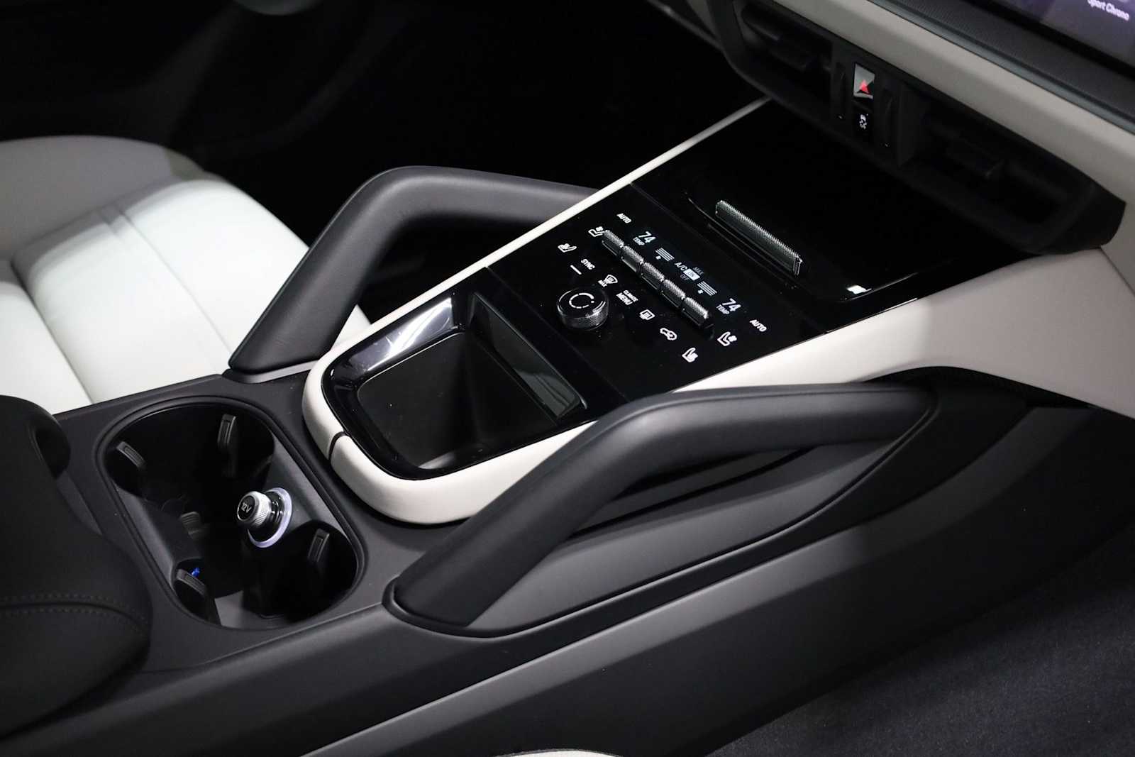 Thumbnail: 2026 Porsche Cayenne - 21