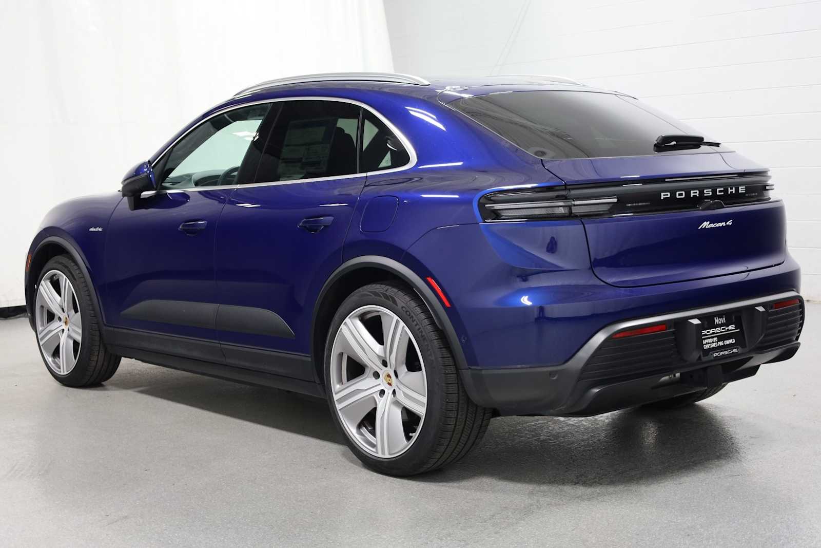 Thumbnail: 2024 Porsche Macan - 3