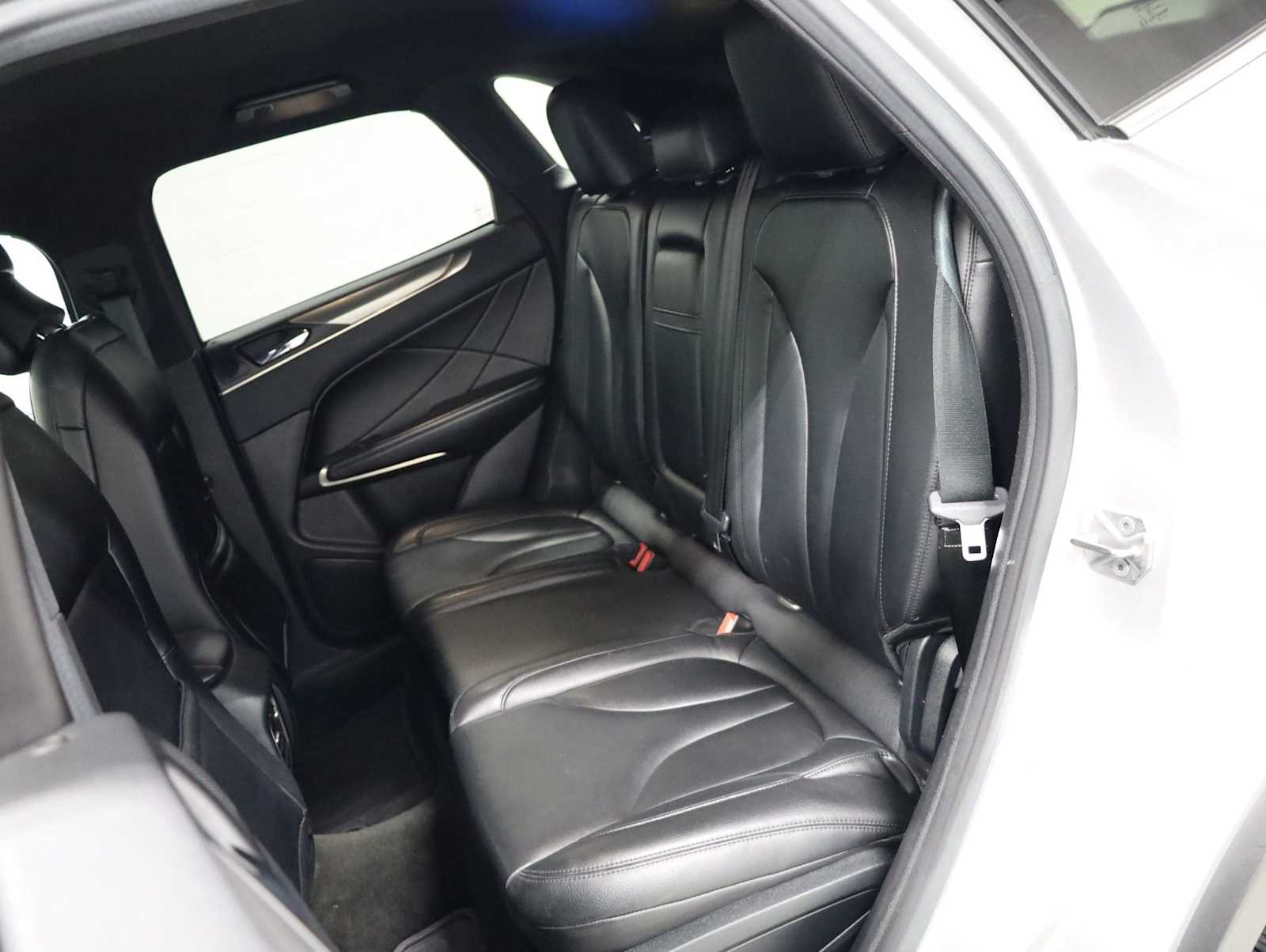 Thumbnail: 2016 Lincoln MKC - 32
