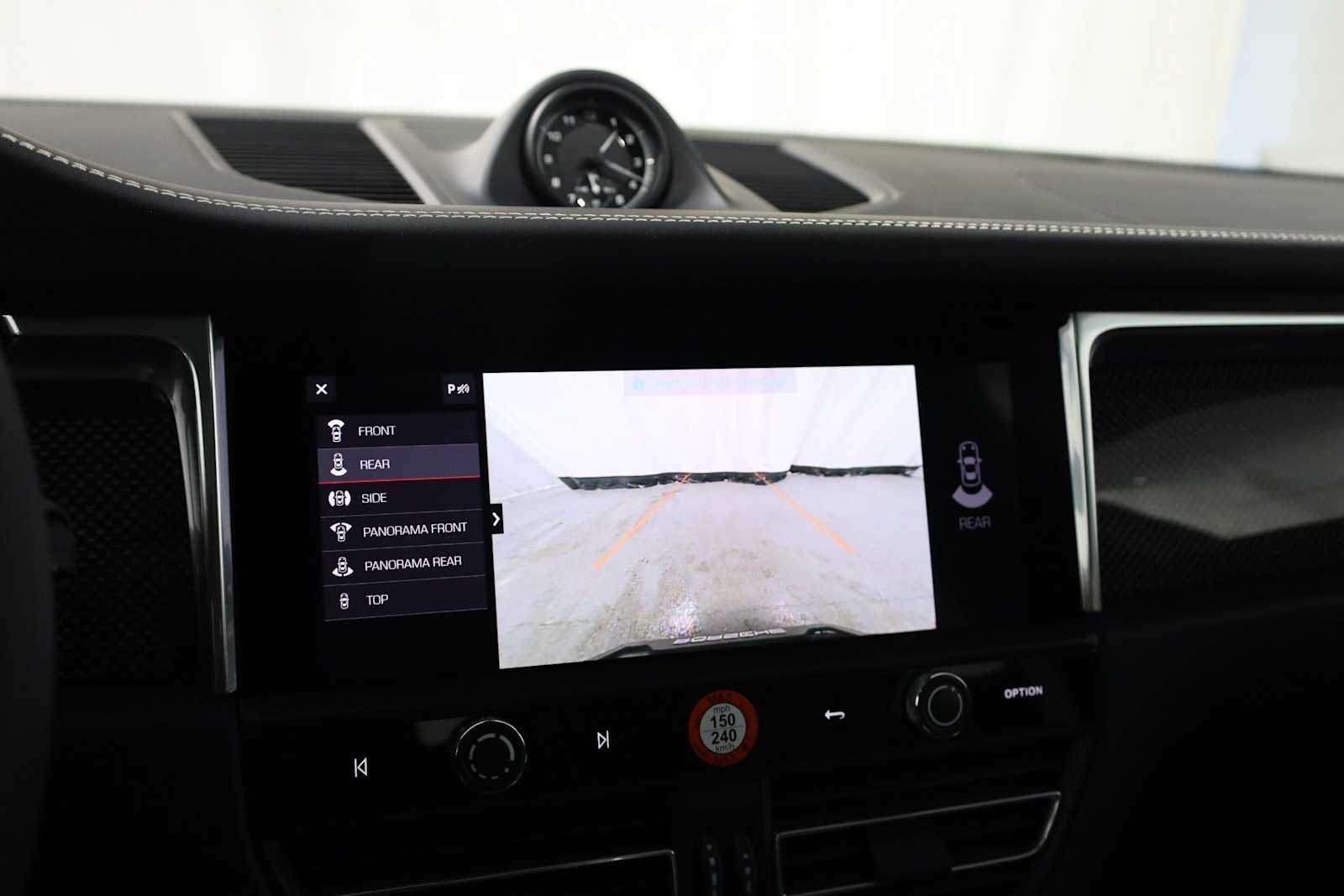 Thumbnail: 2026 Porsche Macan - 34