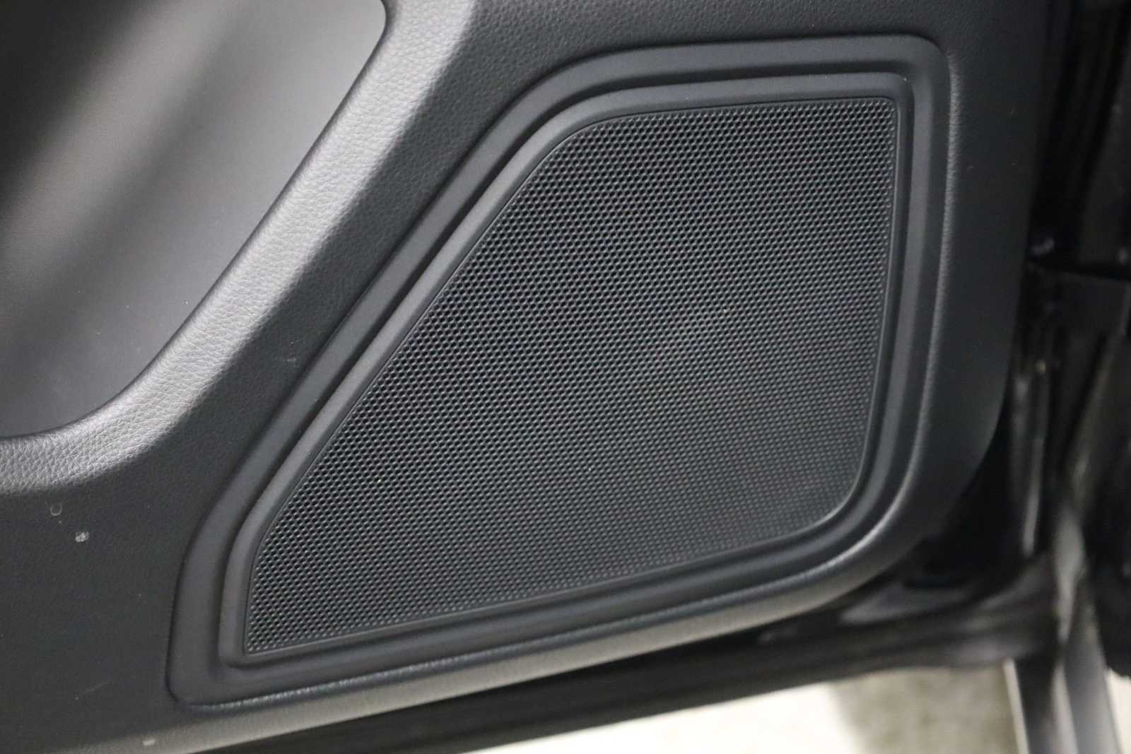 Thumbnail: 2023 Porsche Macan - 17