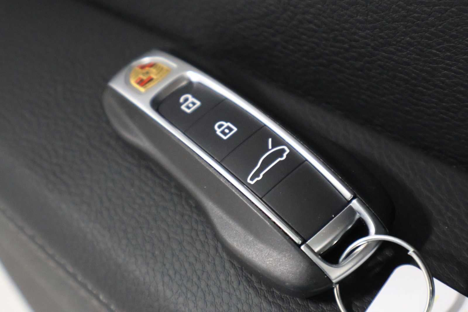 Thumbnail: 2025 Porsche Panamera - 40